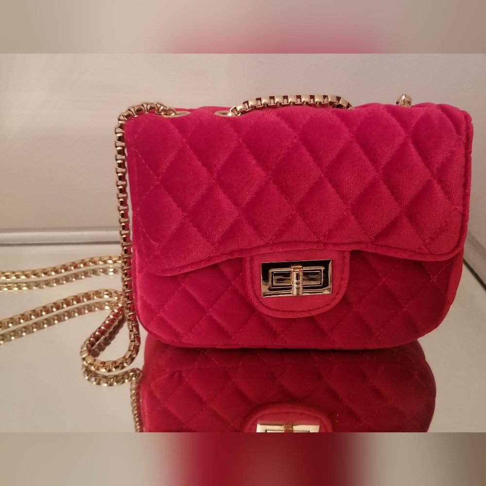 Popatu Pink Quilted Crossbody Bag with Gold Chain